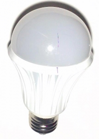 Светодиодная лампа 7 Вт Е27 цвет белый теплый